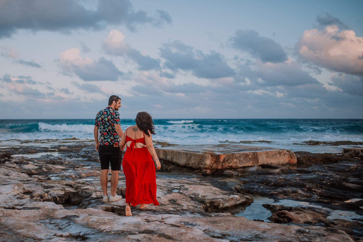 Fotografía de save the date en Cancun por fotógrafo de bodas destino en México